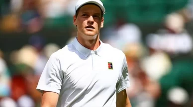 Jannik Sinner, elenmenin eşiğinden döndü