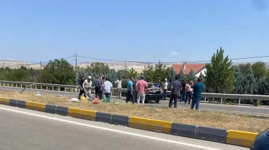 Ankara’da kontrolden çıkan otomobil refüje çarptı: 1 yaralı