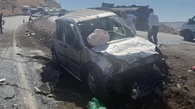 Cizre'de tır ile hafif ticari araç çarpıştı: 2 yaralı