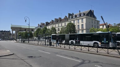 Fransa’da kamusal alanlarda sigara yasağı yürürlüğe girdi