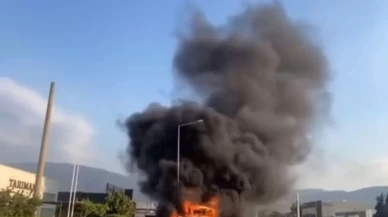 Seyir halindeki kamyonet bir anda alev topuna döndü