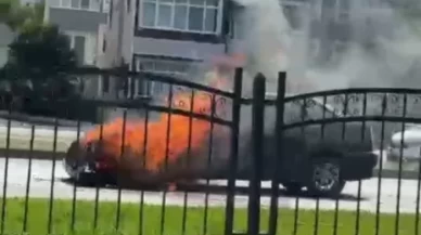 Samsun'da otomobil alevlere teslim oldu: O anlar kameralarda