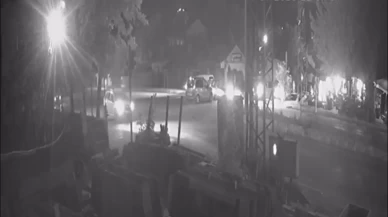 Van'da facia! Üç aracın karıştığı kazada 5 yaralı... Güvenlik kamerası görüntüleri ortaya çıktı