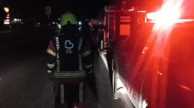 Balıkesir'de akaryakıt dolu tanker kaza yaptı