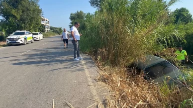 Antalya’da otomobil şarampole uçtu: Anne ve kızı yaralandı