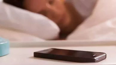 Uykusuzluk ve baş ağrılarının sebebi telefon olabilir