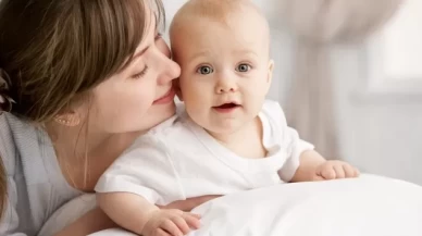 0-12 ay arası bebek gelişim aşamaları ve önemli dönüm noktaları