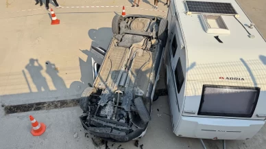 Eskişehir'de kontrolden çıkan otomobil site bahçesine düştü