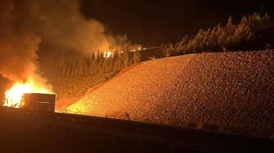 Devrilen kamyon yangın çıkardı!