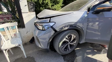 Alkollü kadın sürücünün kullandığı araç bahçe duvarına çarparak durabildi