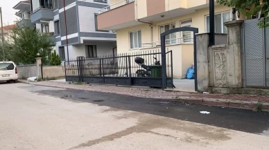 Sürgülü kapının altında kalan çocuk ağır yaralandı