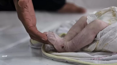 Açlıktan bebeği ölen Gazzeli babanın yürek yakan feryadı: Dünya bir kutu mama gönderemiyor