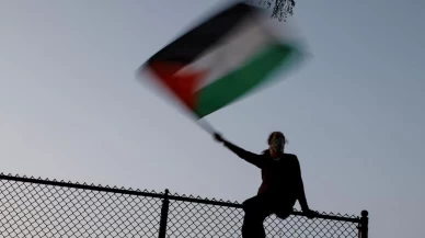 İngiltere’de Filistin bayrağına terör suçlaması