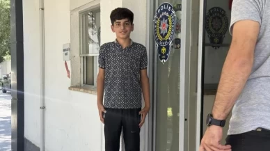 15 yaşındaki Ömer’den örnek davranış... Çöpün yanında bulduğu altınları polise teslim etti