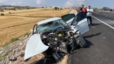 İki otomobil kafa kafaya çarpıştı: 4 ölü, 2 yaralı