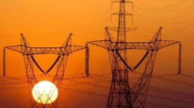 Lübnan'da yaşanan elektrik krizinin aşılması çerçevesinde Kuveyt'ten gelen petrol tankeri ülkeye ulaştı