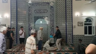 Camide mihrap tacı cemaatin üzerine düştü