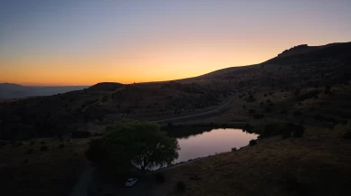 Malatya'daki Dipsiz Göl gün batımında güzel manzara sundu