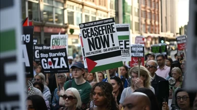 İsrail'in Londra Büyükelçiliği önünde Gazze'deki kıtlık protesto edildi