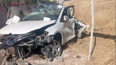 Belediye otobüsü ile otomobil çarpıştı: 1 ölü