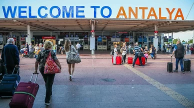 Antalya Havalimanı Tarihe Geçti: Tek Günde 230 Bin Yolcu!