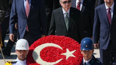 Cumhurbaşkanı Erdoğan başkanlığındaki devlet erkanı Anıtkabir'i ziyaret etti
