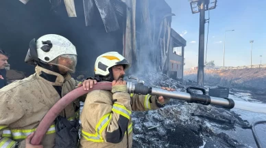 İzmir'de mobilya atölyesinde yangın