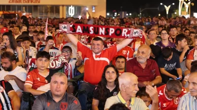 Samsun'da, Avrupa heyecanını dev ekranda yaşadı