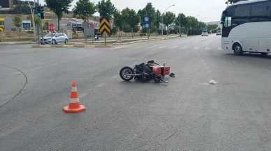 Otomobil ile çarpışan elektrikli motosiklet sürücüsü ağır yaralandı