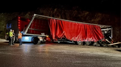 Samsun-Ankara kara yolunda şarampole devrilen tır ulaşımı aksattı