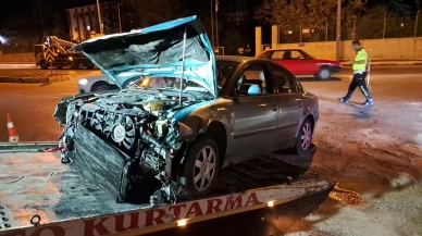Karaman'da hafif ticari araç otomobille çarpıştı: 4 yaralı