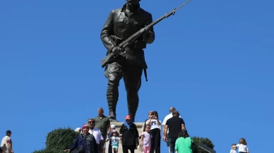 Büyük Zafer'in 103. yılında Dumlupınar Şehitliği'nde ziyaretçi yoğunluğu