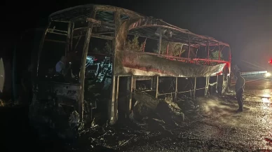 Seyir halindeki yolcu otobüsü yandı