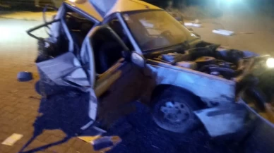 TIR ile çarpışan otomobildeki çift öldü, kızları ağır yaralandı