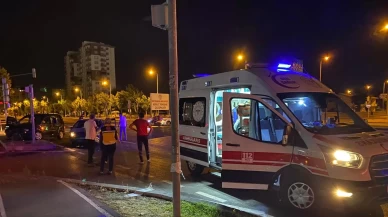 Kazaya sebebiyet verdi, kazazedelere "Nasılsınız?" dedikten sonra kaçtı: 3 yaralı