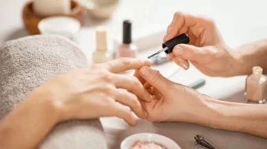 Bu Formülü Duyunca Hemen Eczaneye Koşacaksınız! Tırnaklarınız Artık Daha Güçlü"