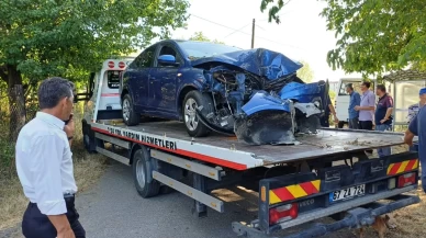 Zonguldak'ta direksiyon hakimiyetini kaybeden otomobil ağaca çarptı