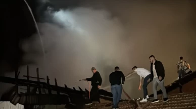 Kütahya'da köyde çıkan yangında 4 ev kullanılamaz hale geldi