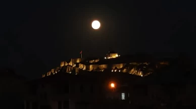 Dolunay, Van Kalesi’yle buluştu