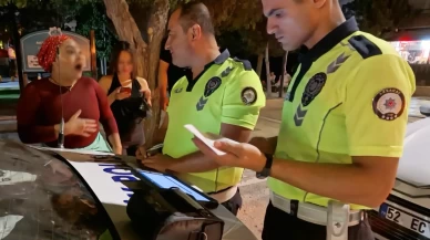 Ehliyetine el konulan alkollü kadın sürücü, "Neyse, 6 ay artık gizli kaçak kullanacağız" sözleriyle de memurları şoke etti