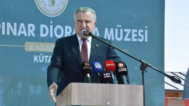 Bakan Bak: Geleceğe gençlerimizle yürüyeceğiz