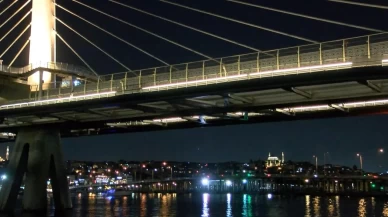 Beyoğlu'nda köprüden denize düştü!