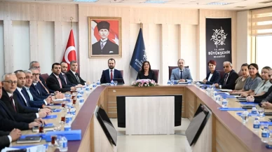 CHP’den AK Parti’ye geçen Özlem Çerçioğlu ilk toplantısını gerçekleştirdi