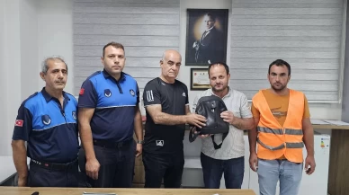 Hatay'da duyarlılık örneği: İçerisinde altın ve döviz olan çantayı, sahibine teslim etti