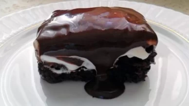 Ağlayan Kek Nasıl Yapılır? İşte Sosu ve Kıvamıyla Nefis Ağlayan Kek Tarifi