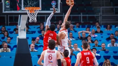 12 Dev Adam final için parkede