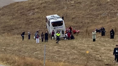 Sivas'ta TIR ile yolcu otobüsü çarpıştı