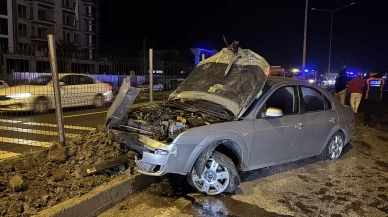 Bolu'da alkollü sürücü elektrik direğine çarptı: Etrafı birbirine kattı