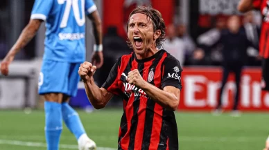 Milan, lider Napoli'yi devirdi