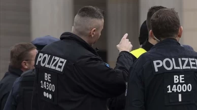 Sohbet grubunda ırkçı içerik paylaşmakla suçlanan polislerin cep telefonlarına el konuldu